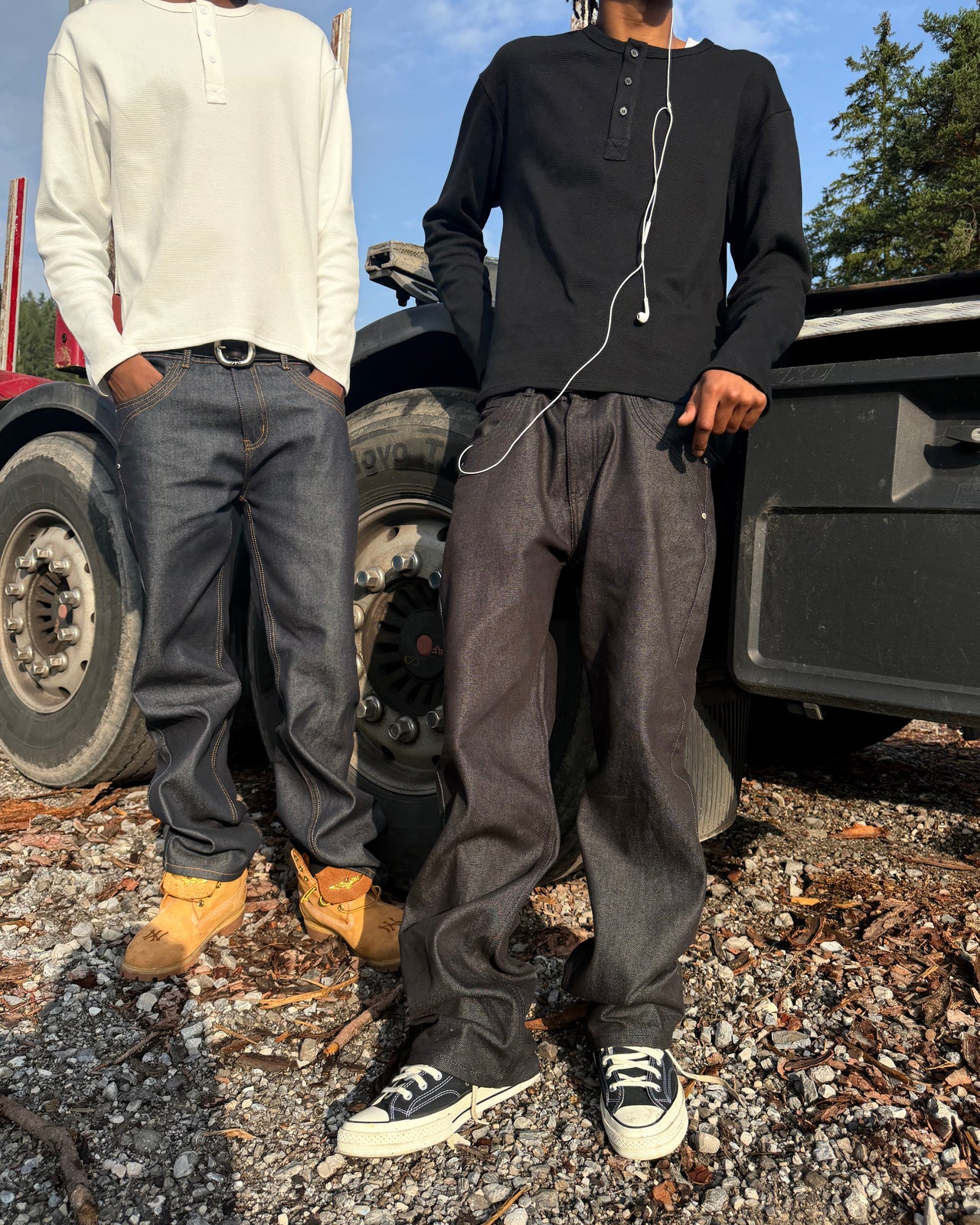 STRAIGHT RAW DENIM (BLACK)