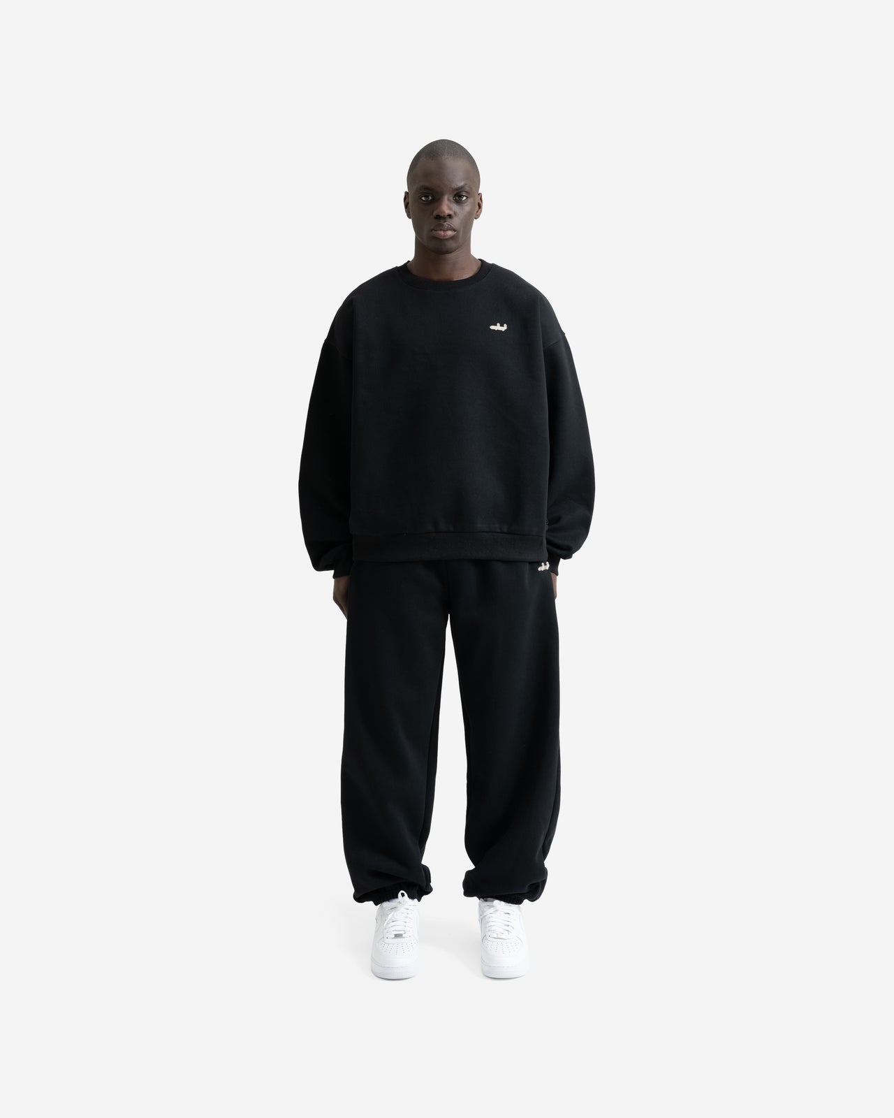 CREWNECK (BLACK)