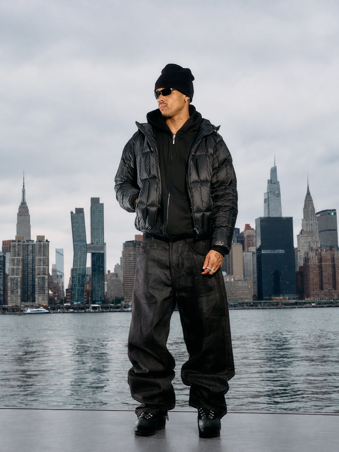 LIGHT PUFFER (BLACK)